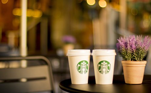 Starbucks zabeležio prvi pad prodaje od 2020.