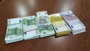 Evro najslabiji za poslednjih 17 meseci