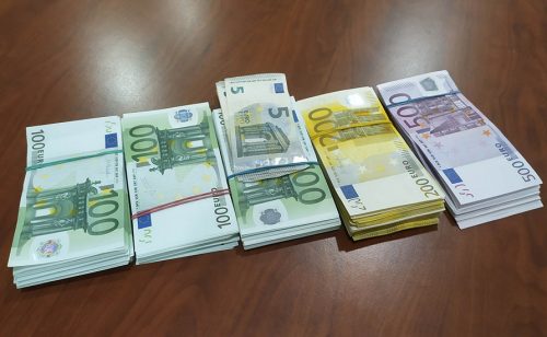 Evro najslabiji za poslednjih 17 meseci