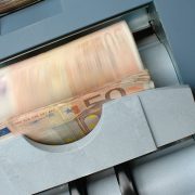 Banke u Hrvatskoj očekuju veliko slivanje novca na tekuće i žiro račune krajem godine
