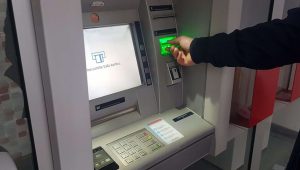 Bankomat u banci