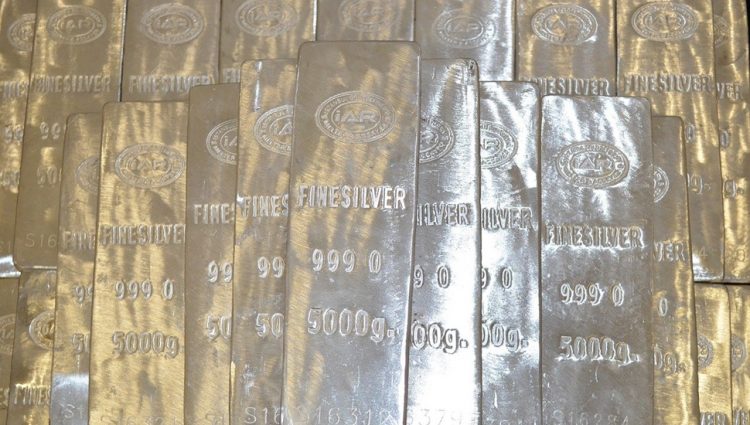 Cena srebra dostigla osmogodišnji maksimum zahvaljujući veb forumašima