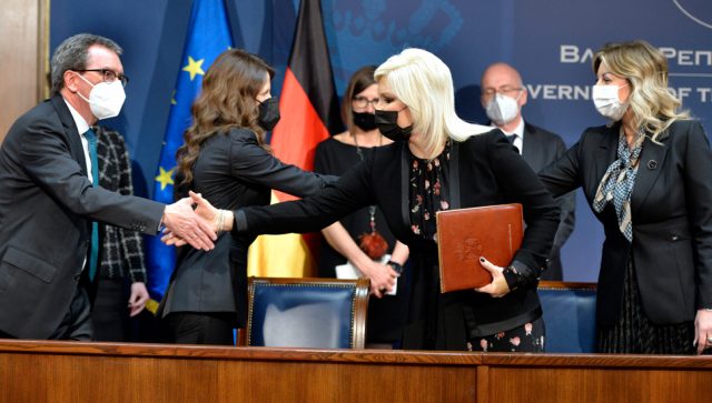 (FOTO) Potpisan sporazum o dodeli 12,5 miliona evra za Transbalkanski koridor