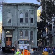 (VIDEO) Viktorijanska kuća „prošetala“ do nove adrese u San Francisku