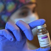 AstraZeneca od vakcina zaradila 900 miliona dolara u drugom tromesečju