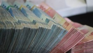 Koliko dugo bi banke u Srbiji izdržale reprizu 2008. i svakodnevno povlačenje novca? Koliko dugo bi banke u Srbiji izdržale reprizu 2008. i svakodnevno povlačenje novca?