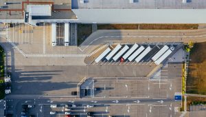 Kamioni na parkingu