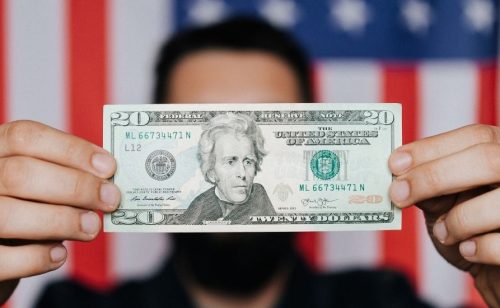 MMF upozorava: Dug SAD preti da pređe 142 odsto BDP-a do 2031.