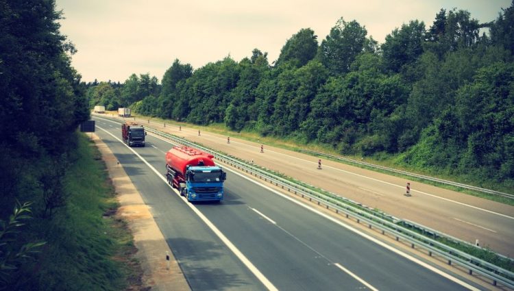 Vesić: Uvešćemo naplatu putarine za teže kamione na putevima nižeg reda