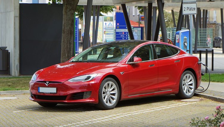 Kvartalne isporuke vozila kompanije Tesla više za četiri odsto
