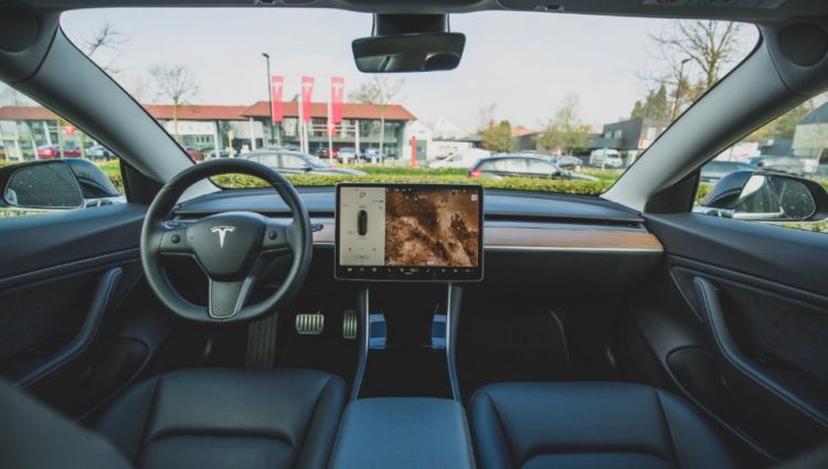 Tesla povlači 7.600 vozila u SAD