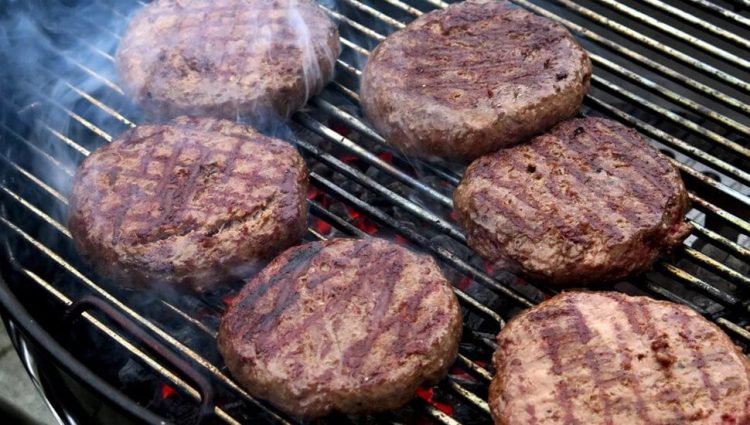 Skaču cene mesa pred praznike, najtraženiji roštiljski specijaliteti