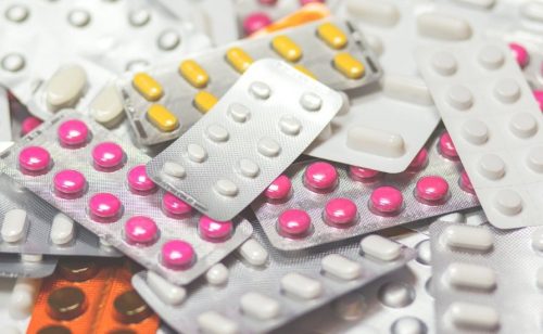 Nekoliko farmaceutskih kompanija potpisale sporazume sa Trampom o snižavanju cena lekova