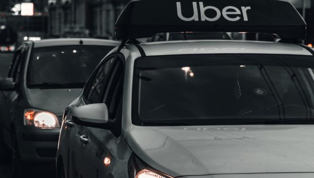 Uber mora da plati kaznu od 300.000 evra
