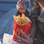 McDonald’s u Japanu smanjuje porcije pomfrita zbog zastoja u nabavnim lancima