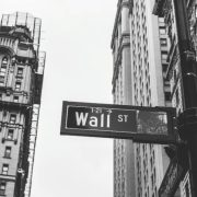 Wall Street nastavlja negativan trend