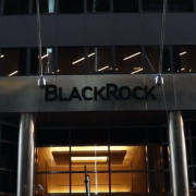 BlackRock smanjuje troškove