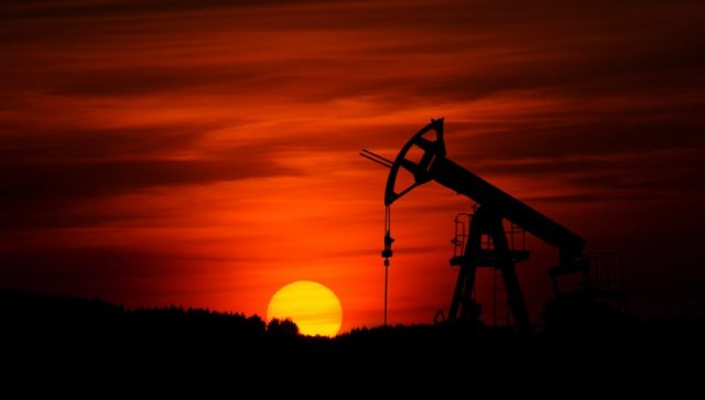 Cena nafte beleži rast na 77 dolara po barelu
