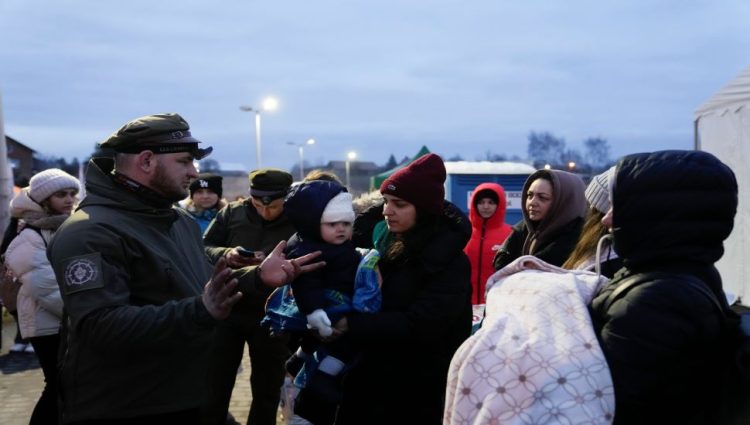 Civili čekaju evakuaciju iz Marijupolja