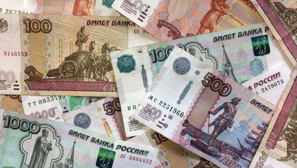 Vrednost dolara premašila 100 rubalja