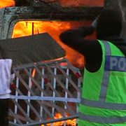 Sukob policije i muslimana zbog spaljivanja Kurana