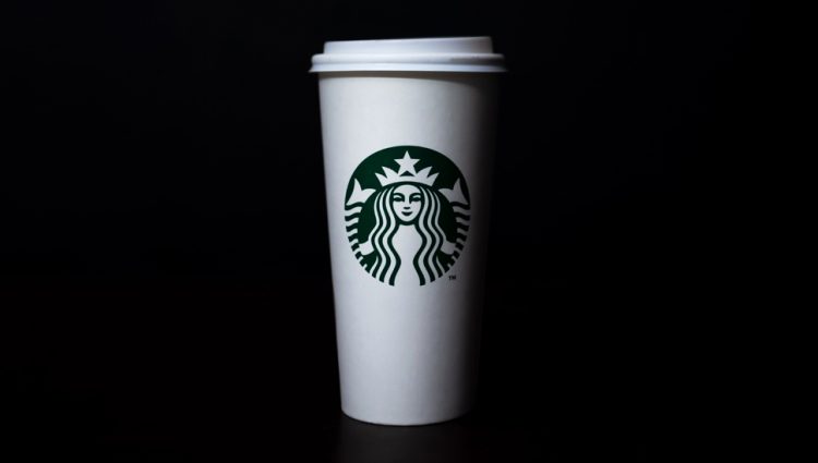 Starbucks povećava plate radnicima, ali samo u radnjama koje nemaju sindikate