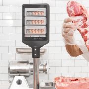 Ograničenjem cena mesa zaštićeni potrošači i klanice, na udaru domaći farmeri