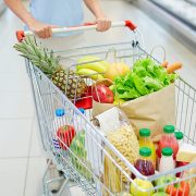 Francuski supermarketi traže od velikih proizvođača smanjenje cena