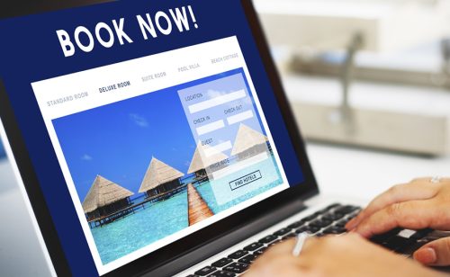 EK pokrenula istragu o lažnim oglasima i fišingu na Booking.com