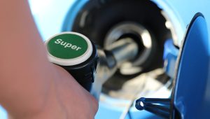 Cena benzina u SAD ponovo probila psihološku granicu od četiri dolara za galon Cena benzina u SAD ponovo probila psihološku granicu od četiri dolara za galon