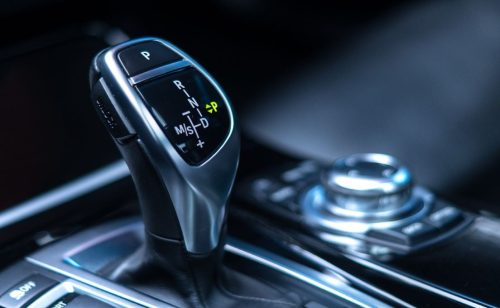 Ford popravlja više od 270.000 automobila jer mogu sami da krenu