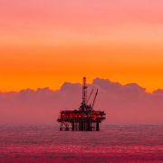 IEA očekuje znatno slabiji rast potražnje za naftom naredne godine
