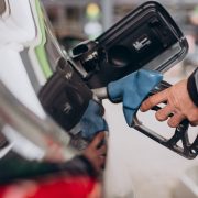 Benzin i evrodizel skuplji za dva dinara po litru