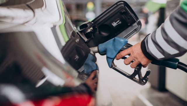 Benzin i evrodizel skuplji za dva dinara po litru