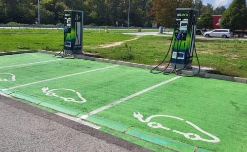 U Srbiji 7.200 električnih automobila, a procedura za punjače gotovo kao za građevinsku dozvolu