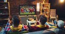 TV televizor televizija utakmica fudbal tiket klađenje opklada navijanje