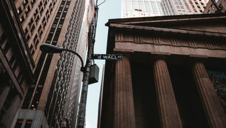 Wall Street beleži rast vrednosti akcija u komunikacionom i energetskom sektoru