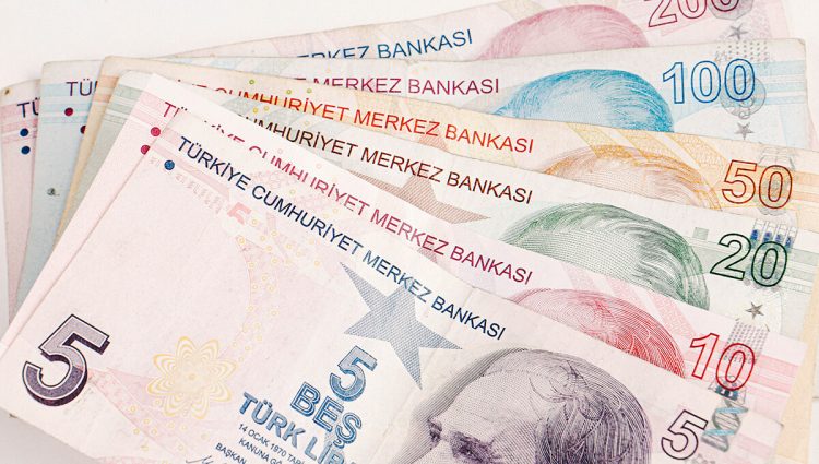 Uoči ključnih izbora turski predsednik ublažava udar inflacije na stanovništvo