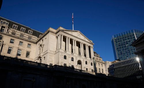 Banka Engleske zadržala postojeću kamatnu stopu na 5,25 odsto