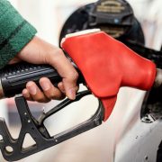 U Srbiji skuplji benzin i dizel za dinar po litru