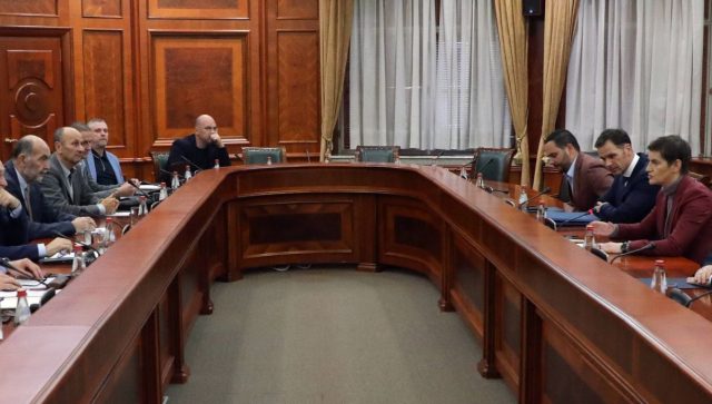 Brnabić od Saveza samostalnih sindikata Srbije tražila predloge rešenja za plate