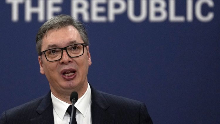 Predsednik Srbije najavio veće plate u prosveti i zdravstvu, povećanje penzija, pomoć po detetu