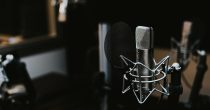 Fox pristao da preuzme podkast kompaniju Red Seat mikrofon studio audio snimanje muzika