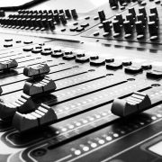 Muzičke kuće pred potpisivanjem ugovora sa AI kompanijama