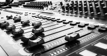 Muzičke kuće pred potpisivanjem ugovora sa AI kompanijama mikseta studio audio snimanje muzika