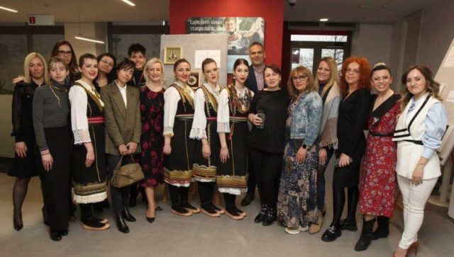 Izložba “100 žena, 100 minijatura” u četiri beogradske banke