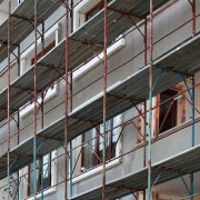 Rizici kupoprodaje nekretnina „u izgradnji“ i nelegalizovanih objekata