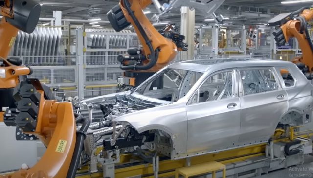 BMW testira humanoidne robote u proizvodnji automobila