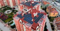 Upravnici zainteresovani za solarne panele na krovovima zgrada Solarna-elektrana-solarni-paneli-Centar-za-Održivi-Razvoj-Energetike-stambena-zajednica-zgrad-u-Nišu-krovovi-b