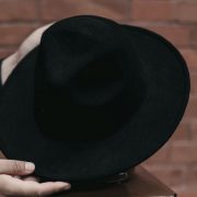 Čuveni crni šešir Majkla Džeksona na aukciji u Parizu